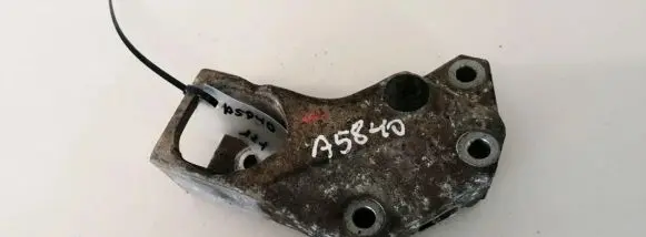 Peugeot 206 Engine mounting bracket