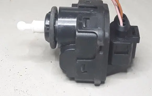 Audi A6 S6 C5 4B Headlight level adjustment motor 00728214