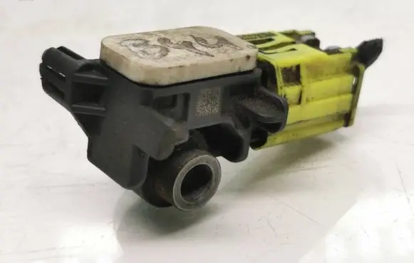 Nissan Juke I F15 Airbag deployment crash/impact sensor 985811la0a 120604100
