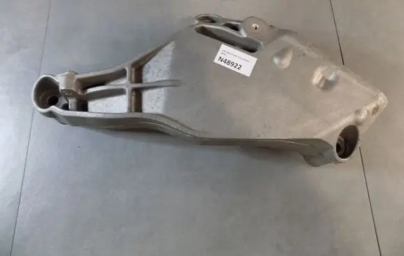 Volkswagen Transporter - Caravelle T5 Engine mounting bracket 06J199207R