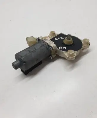 Mercedes-Benz CLS C219 Front door window regulator motor 0130821432