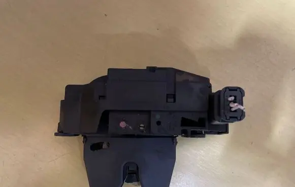 Opel Corsa F Tailgate/trunk/boot lock/catch/latch 3644675