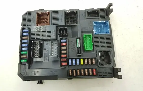 Peugeot 2008 I Fuse module 9807532080