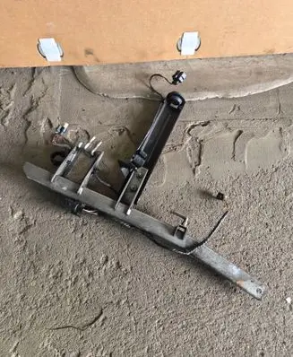 BMW 3 F30 F35 F31 Radiator mount bracket 8645337 8619461 6821909