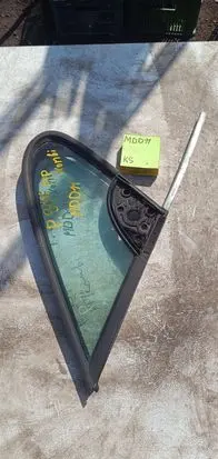 Peugeot 307 Front door vent window glass four-door 1212123