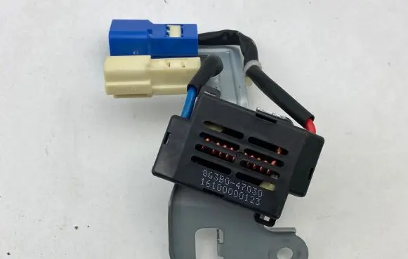 Toyota Prius Prime Aerial antenna amplifier 863B047030 16100000123