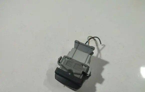 Renault Scenic III - Grand scenic III Electric window control switch 28082