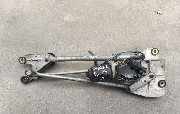 Nissan X-Trail T30 Front wiper linkage 