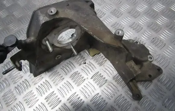 Alfa Romeo 147 Engine mounting bracket 46767681