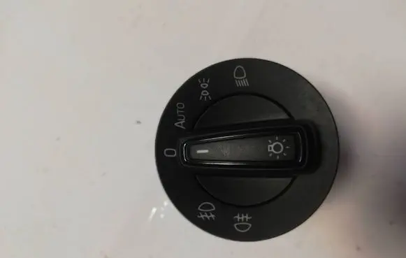 Skoda Fabia Mk3 (NJ) Light switch 5E0941431D 10095088