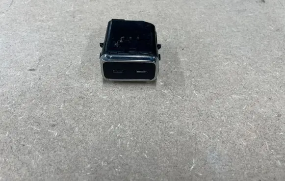 Mercedes-Benz GLE W167 USB socket connector A1678205402 0082734 HW2036