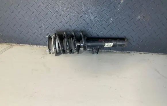 BMW 5 E60 E61 Front shock absorber with coil spring 6772219 E60V009BX