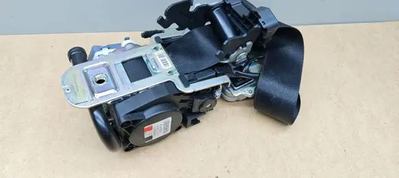 Mercedes-Benz E A207 Front seatbelt A2078604185