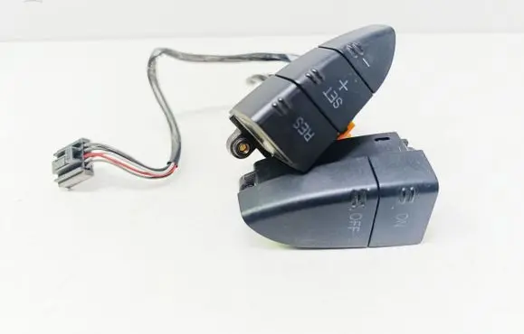 Steering wheel buttons/switches