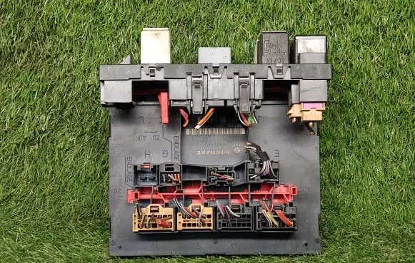 Volkswagen Golf Plus Power management control unit 1K0937049M