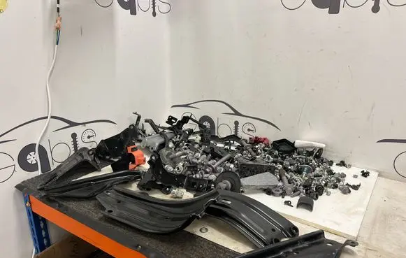 Toyota RAV 4 (XA50) Nuts/bolts 