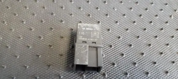 Volvo S40, V40 Other relay MB953382 A1001-X7