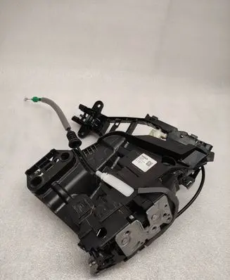 Volvo V60 Front door lock 31440998 30747097 C57582103