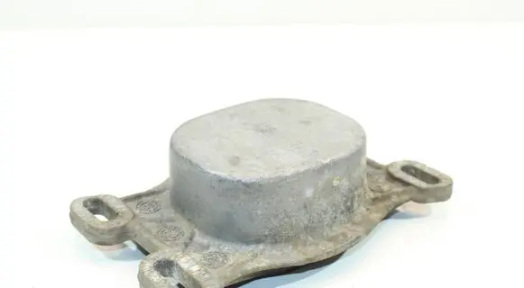 Engine mounting bracket