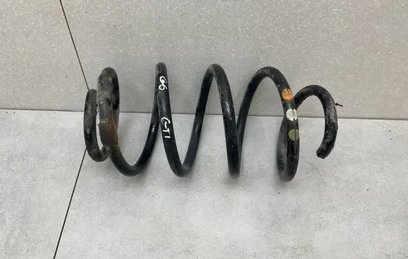 Volkswagen Golf VI Front coil spring
