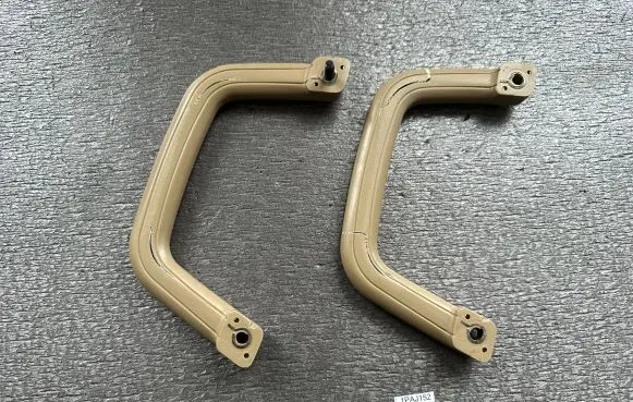 Mitsubishi Pajero A set of handles for the ceiling MB735220