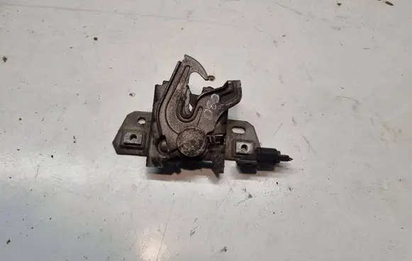 Engine bonnet/hood lock/catch