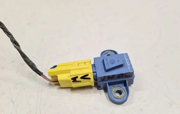 Volkswagen PASSAT B6 Airbag deployment crash/impact sensor 1K0955557A