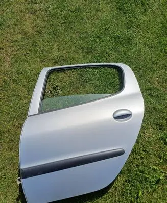 Peugeot 206+ Rear door