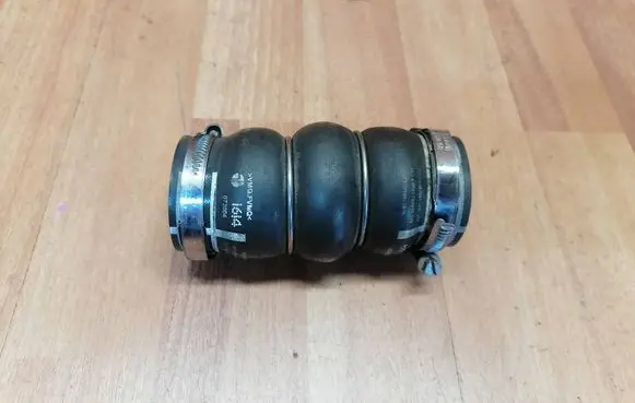 Intercooler hose/pipe