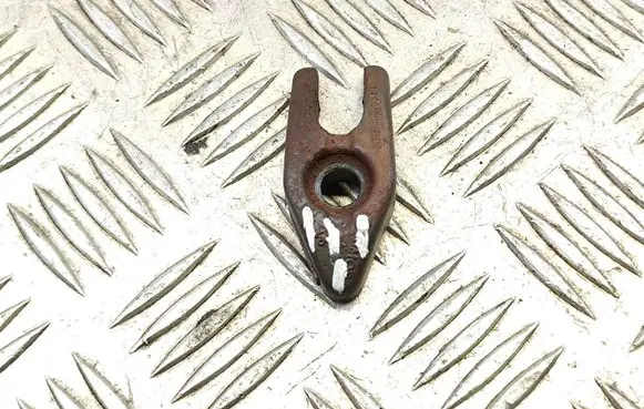 Peugeot 508 II Fuel Injector clamp holder 9674341880