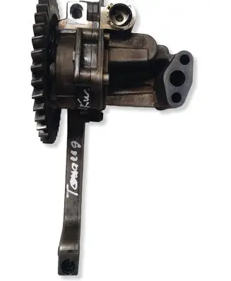 Volkswagen Touareg I Oil pump 070115153