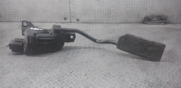 Nissan Almera N16 Accelerator throttle pedal 18002AU410