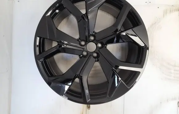 Audi RS Q8 R23 light alloy rim 4M8601025AP