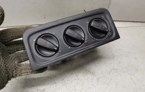 Volkswagen Golf III Climate control unit 1H6819075 1H0819045C 1H0820045C