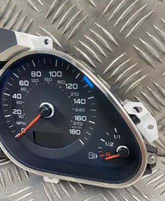 Speedometer (instrument cluster)