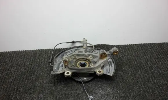 Front wheel hub