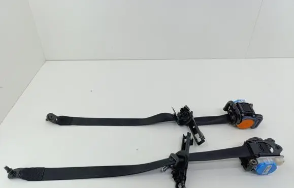 Mercedes-Benz B W246 W242 Set of seat belts 
