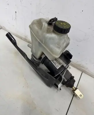 Mercedes-Benz E W211 Clutch master cylinder A0004300312 0204024105 0191008