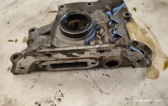 Volkswagen Golf IV Oil pump 036115105D