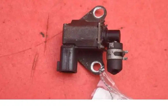 Nissan Qashqai Vacuum valve K5T46695
