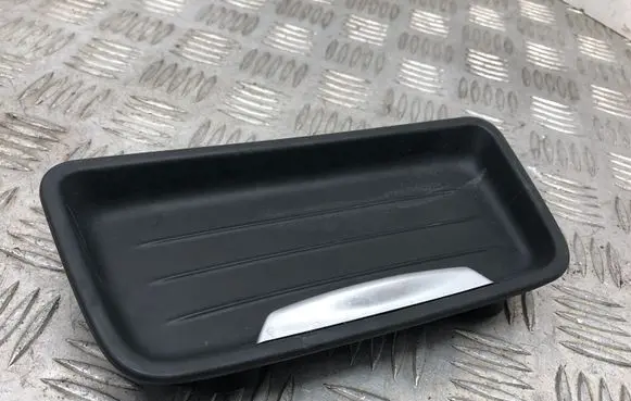 Cup holder front