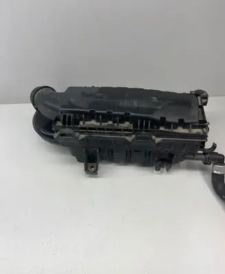Peugeot 5008 II Air filter box 9805057080