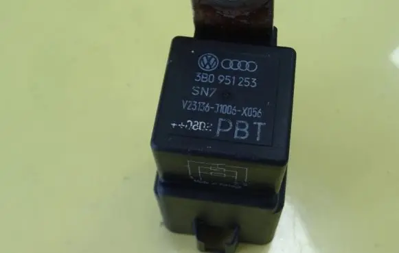 Volkswagen PASSAT B5.5 Other relay 3B0951253