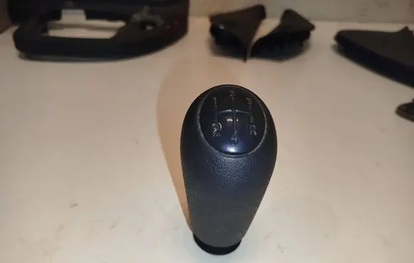 Renault Kangoo II Gear lever shifter trim leather/knob 8200079111