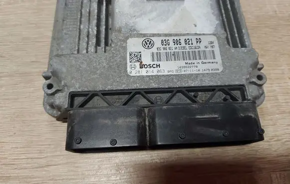 Volkswagen Golf V Engine control unit/module 03G906021PP