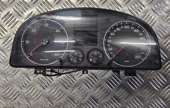 Volkswagen Touran I Speedometer (instrument cluster) 1T0920860C VWZ7Z0C8220630 110080217007