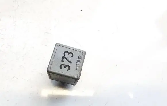 Volkswagen PASSAT B5.5 Other relay 8D0951253A V23154-B52-X301