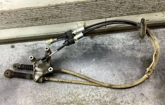 Honda CR-V Gear shift cable linkage 