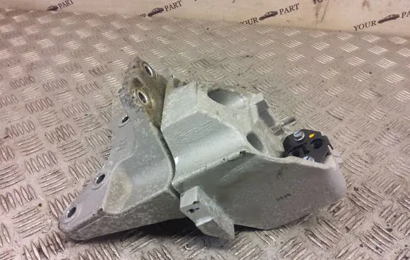 KIA Niro Gearbox mounting bracket
