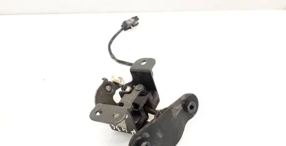 Hyundai Santa Fe Tailgate window lock/catch/latch 